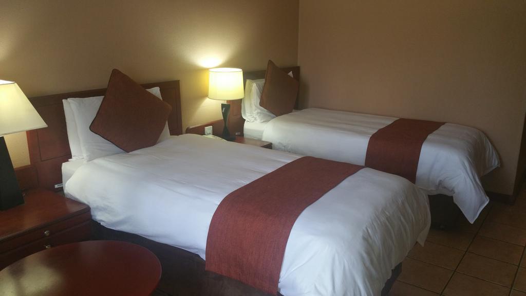 M'Kango Golfview Hotel Lusaka Exterior photo