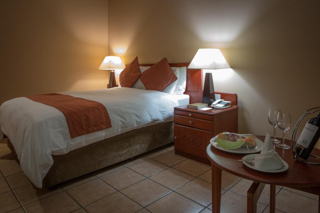 M'Kango Golfview Hotel Lusaka Room photo